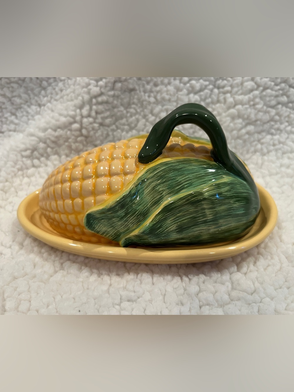 Fours Gift Corn On The Cob Butter Dish W/ Lid, excellent condition, very cute